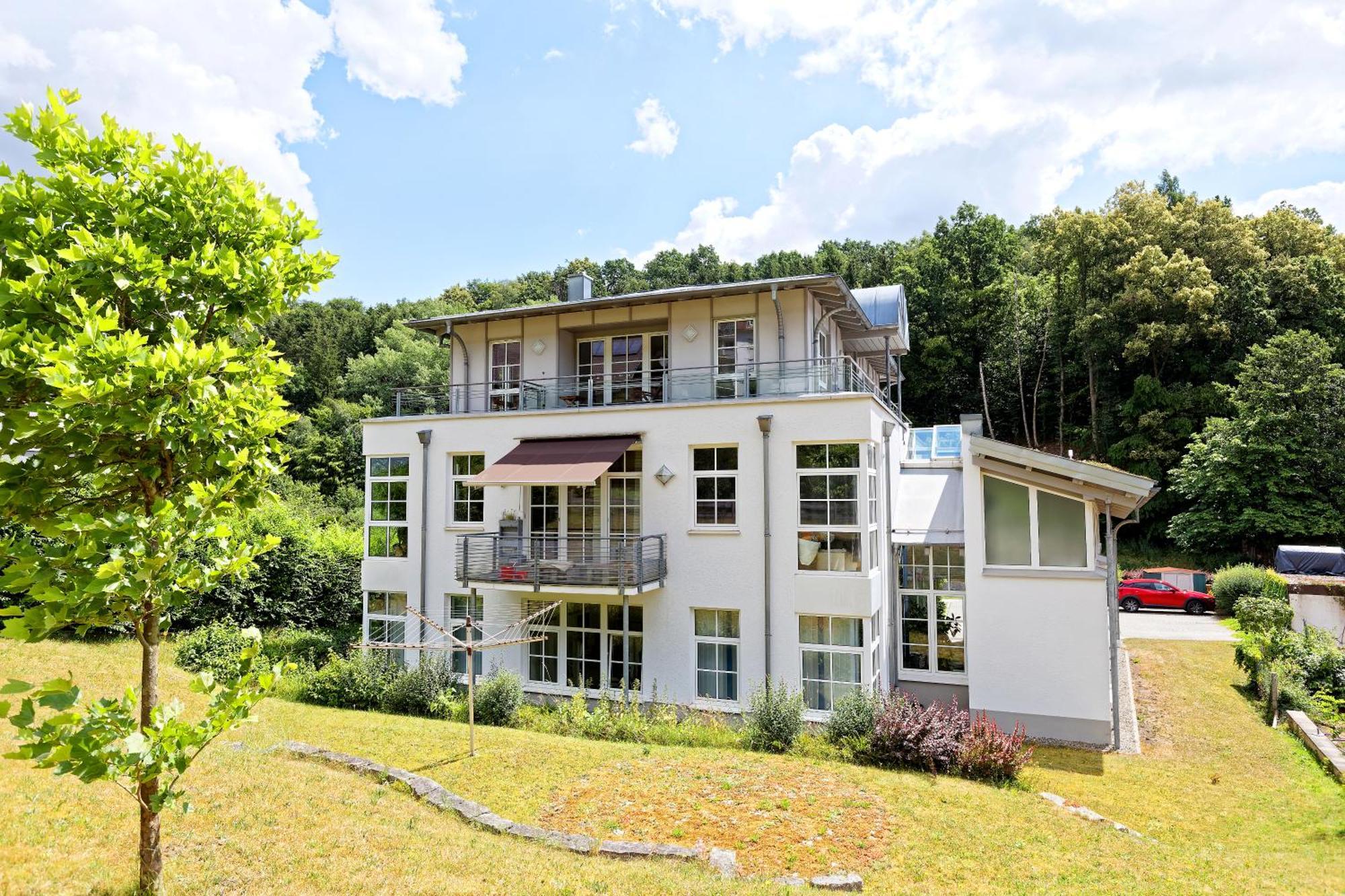 Grosszuegiges Helles Penthouse -Komplette Etage- Mit Balkon Und Stellplatz In Ruhiger Lage クルムバッハ エクステリア 写真